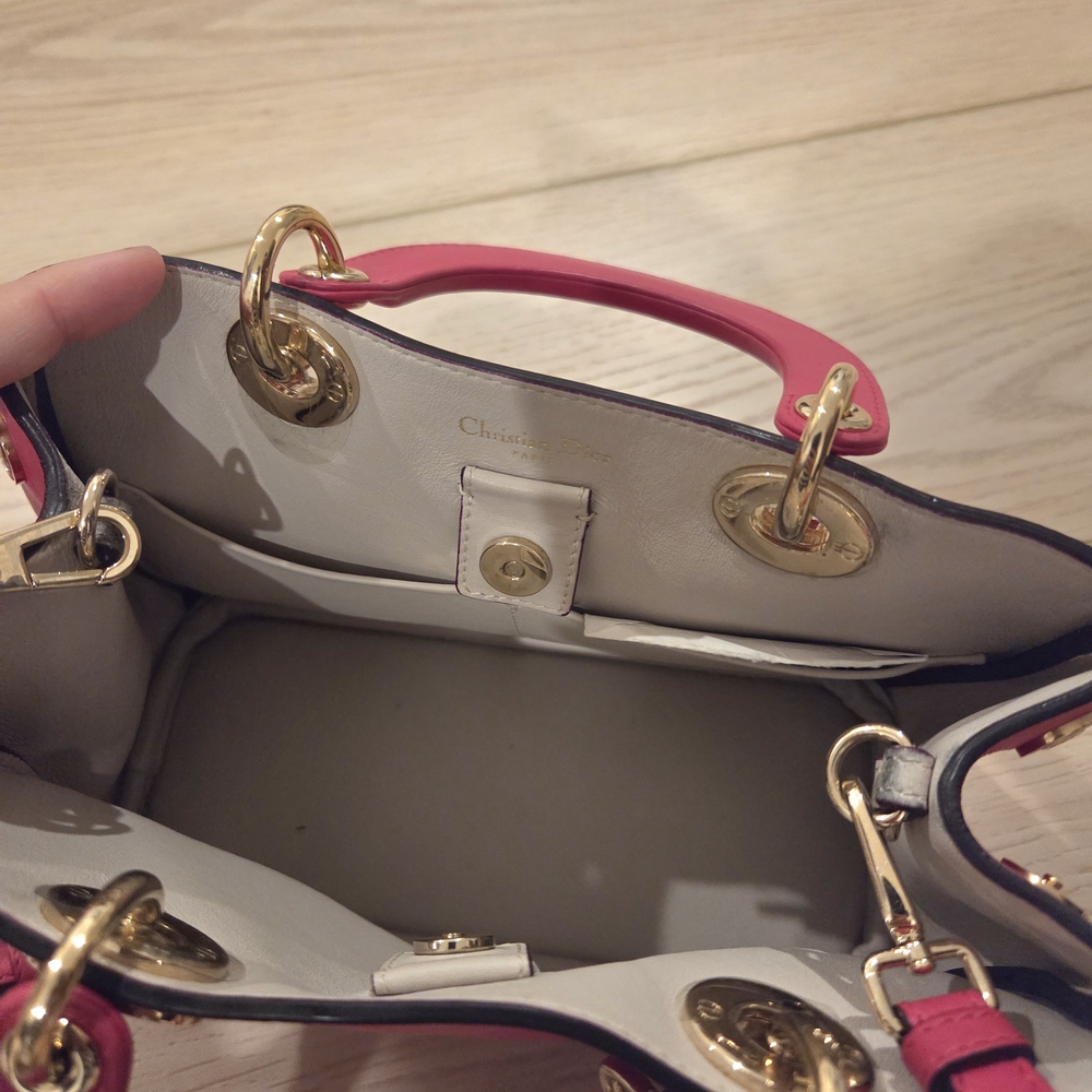 Dior Pink Crossbody Bag with Gold Accents - Picture 3 of 4